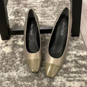 Rose petals women’s pumps 7M